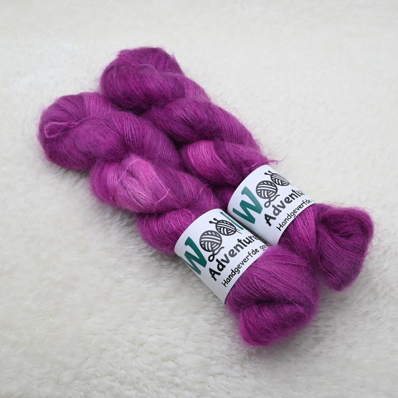 Woolly Adventures handgeverfd fluffy garen - heide paars