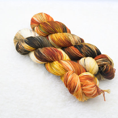 Woolly Adventures handgeverfd wol merino sock sneeuwgeverfd bruin