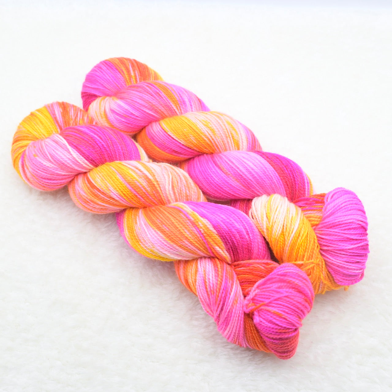 Woolly Adventures handgeverfd wol merino sock sparkle sneeuwgeverfd roze oranje