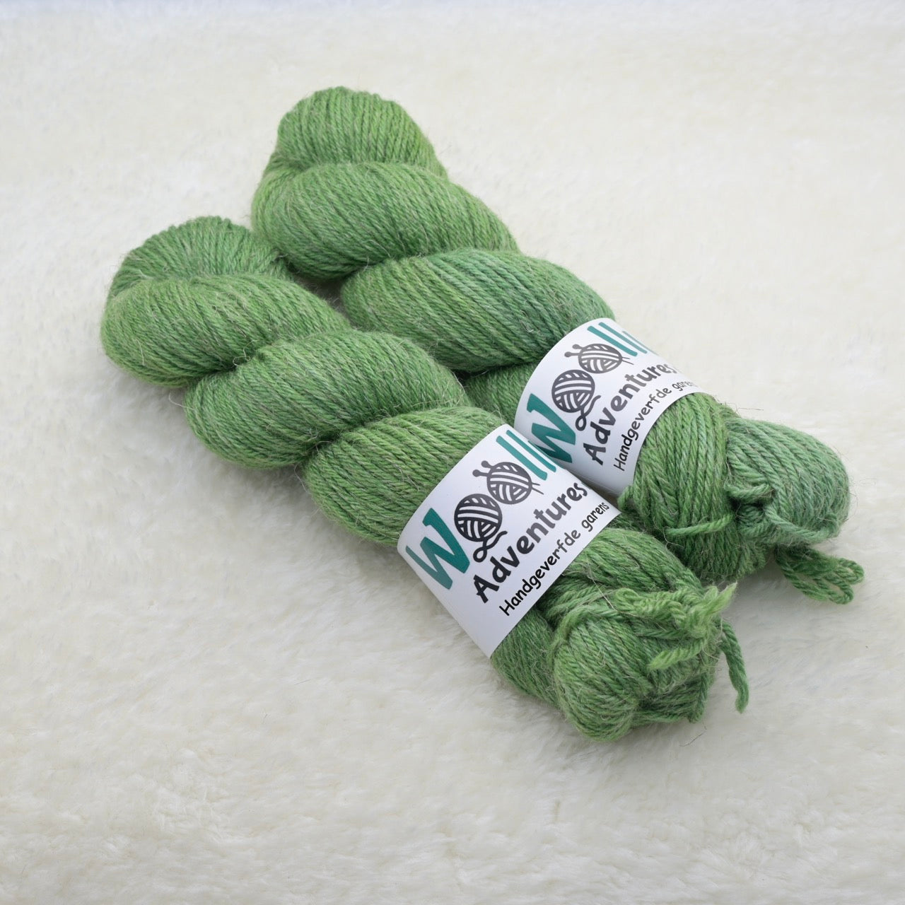 Woolly Adventures handgeverfd wol zijde linnen L51 groen boven