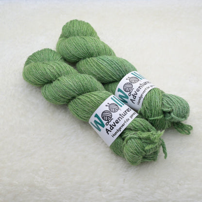 Woolly Adventures handgeverfd wol zijde linnen L51 groen boven