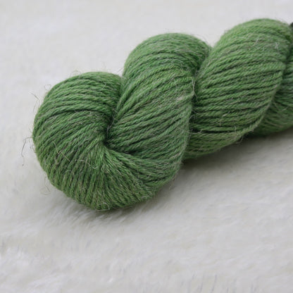 Woolly Adventures handgeverfd wol zijde linnen L51 groen detail