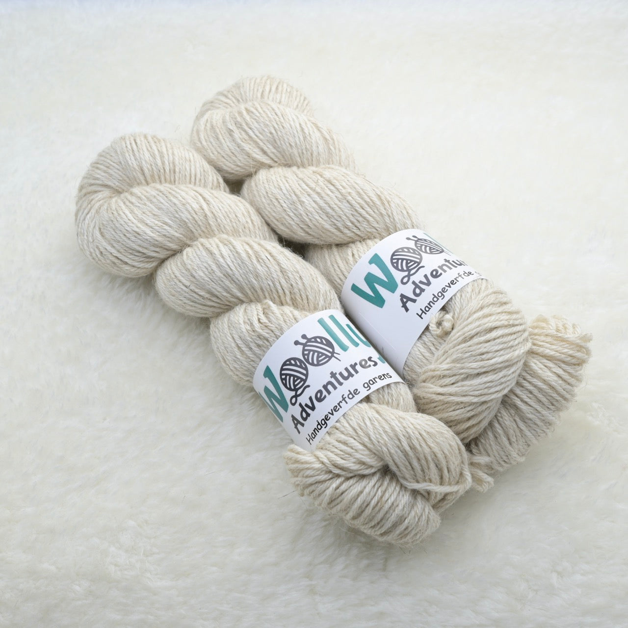 Woolly Adventures handgeverfd wol zijde linnen ongeverfd boven 