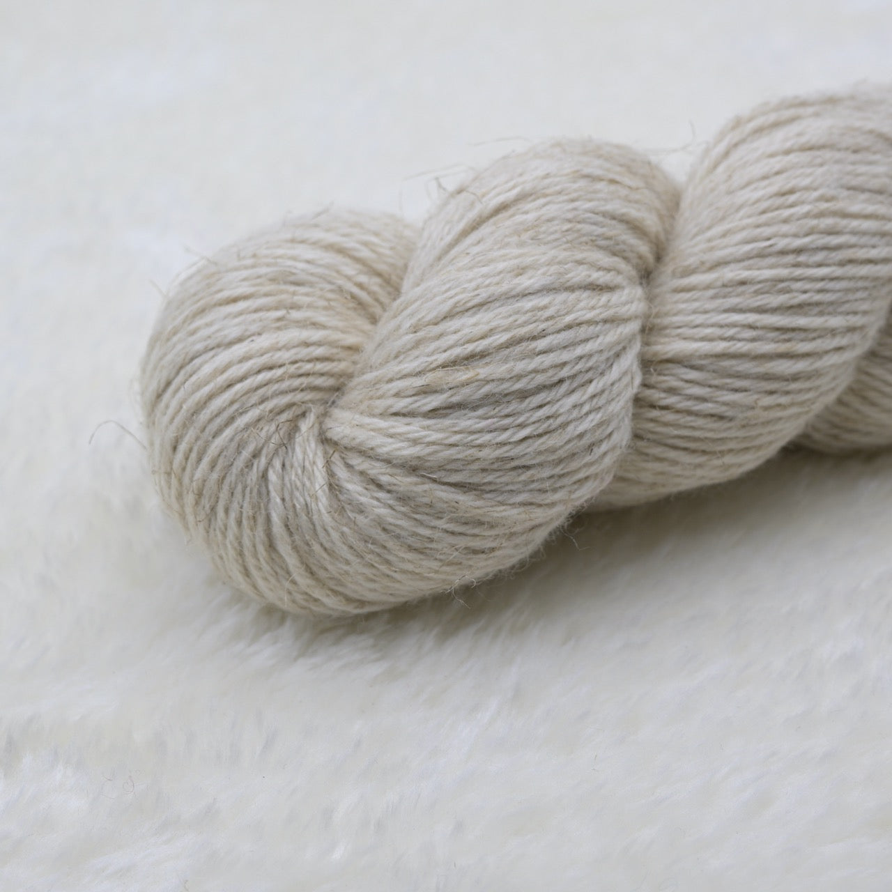 Woolly Adventures handgeverfd wol zijde linnen ongeverfd detail