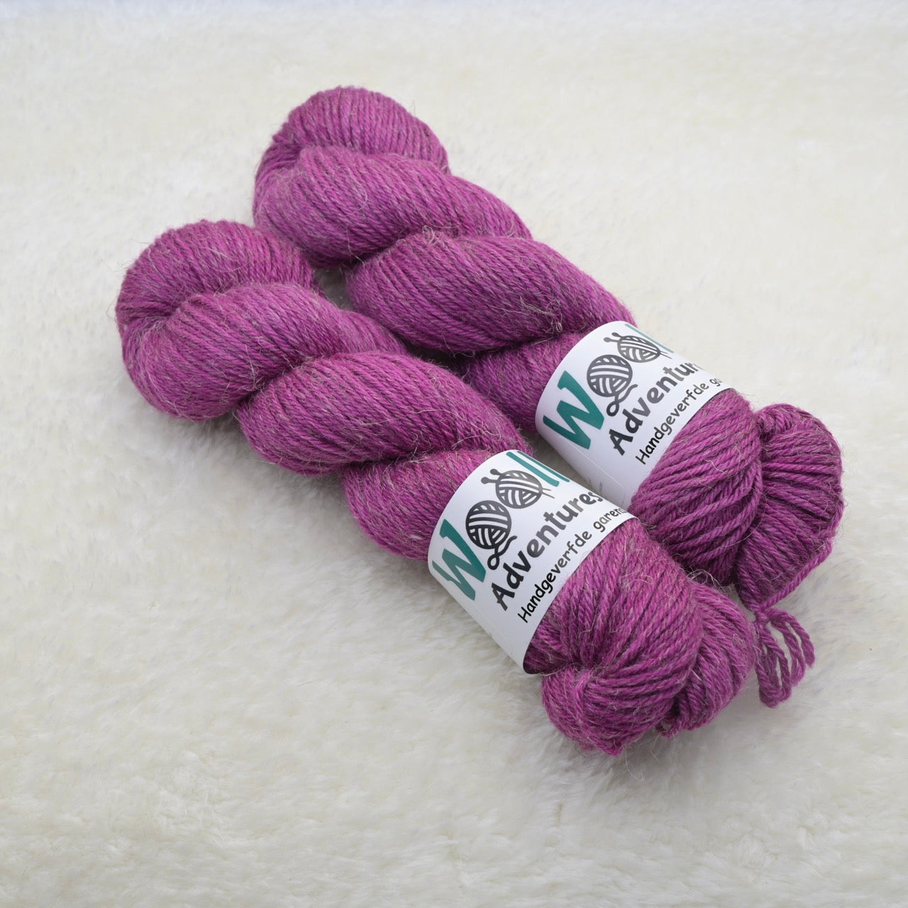 Woolly Adventures handgeverfd wol zijde linnen L33 paars boven