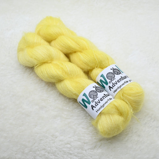 Woolly Adventures handgeverfd fluffy garen - boterbloem