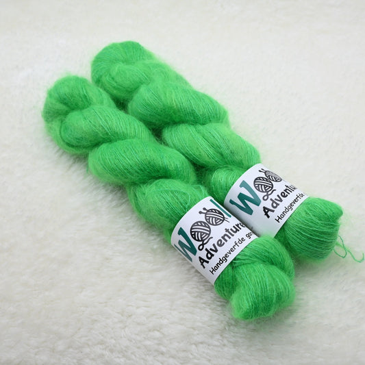 Woolly Adventures handgeverfd fluffy garen - het goede groen