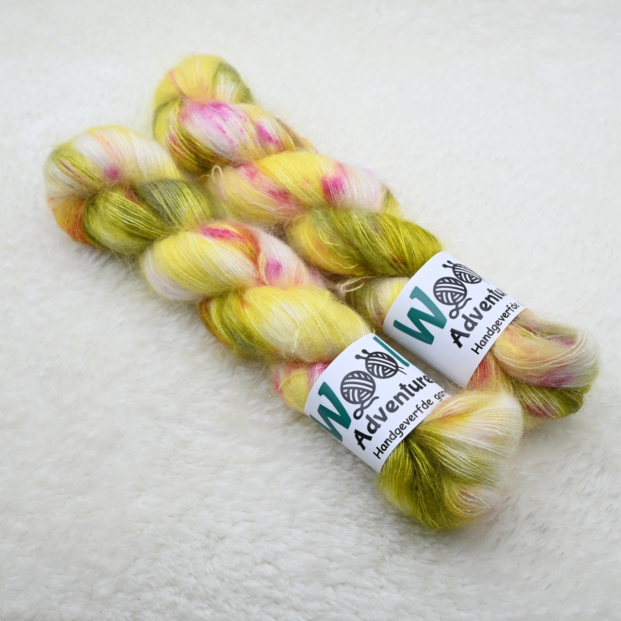 Woolly Adventures handgeverfd fluffy garen - lente