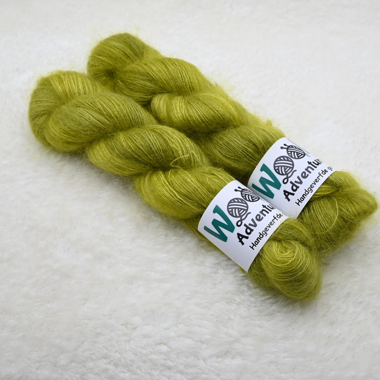 Woolly Adventures handgeverfd fluffy garen - lentegroen