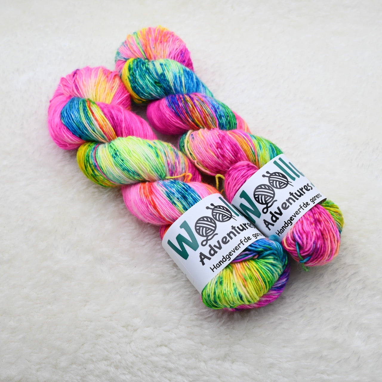 Woolly Adventures handgeverfd merino single garen - fairytale