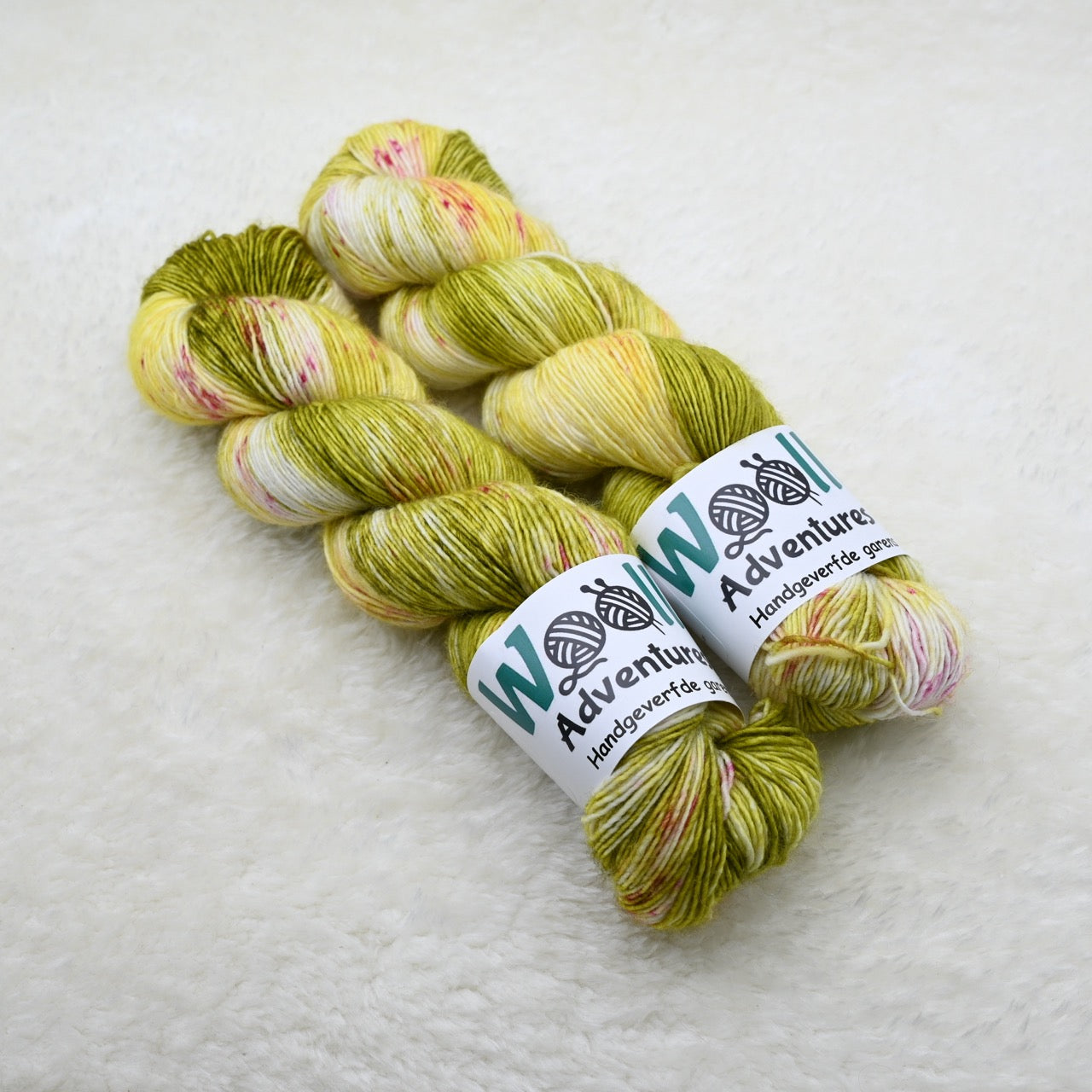 Woolly Adventures handgeverfd merino single garen - lente