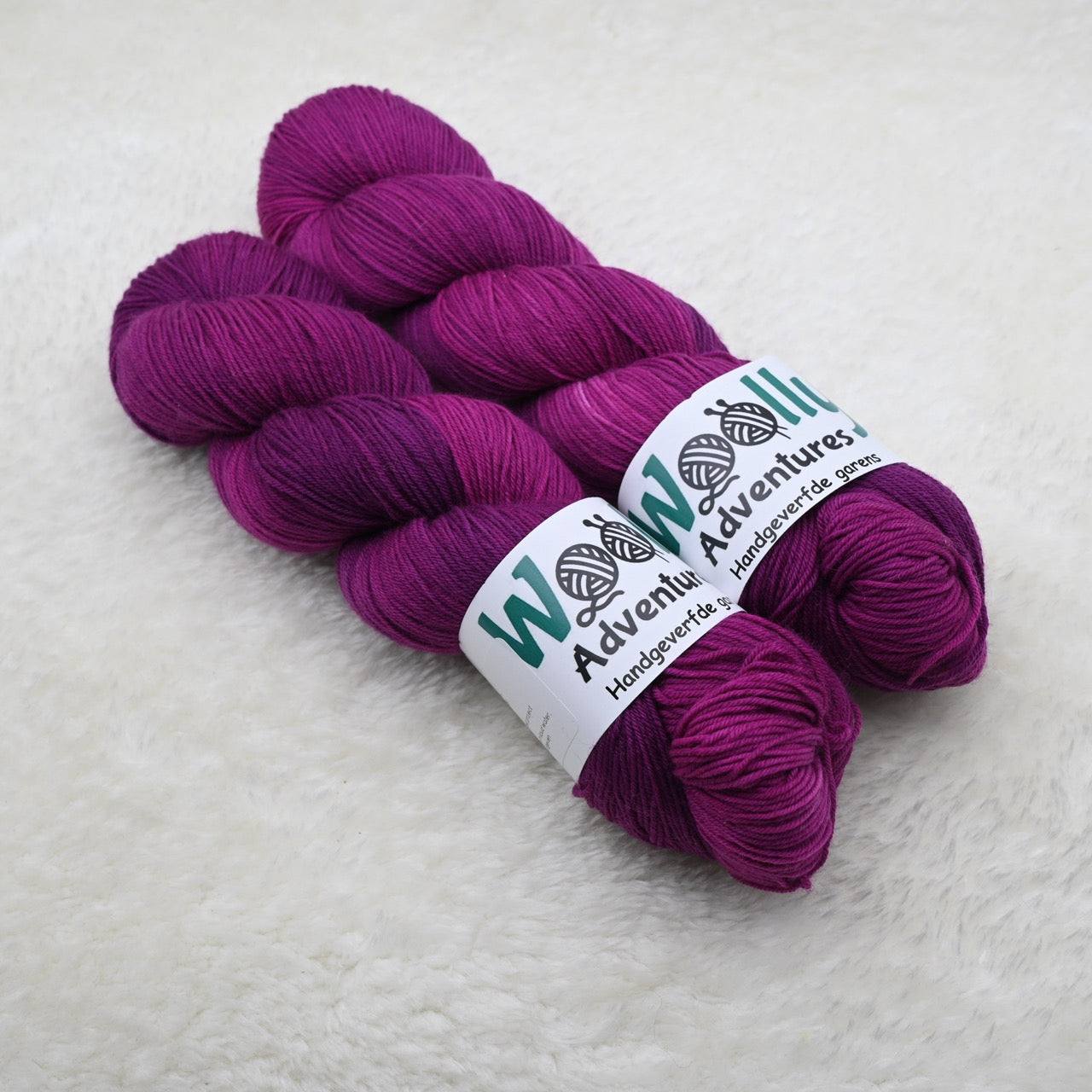 Woolly Adventures handgeverfd merino sock garen - heidepaars