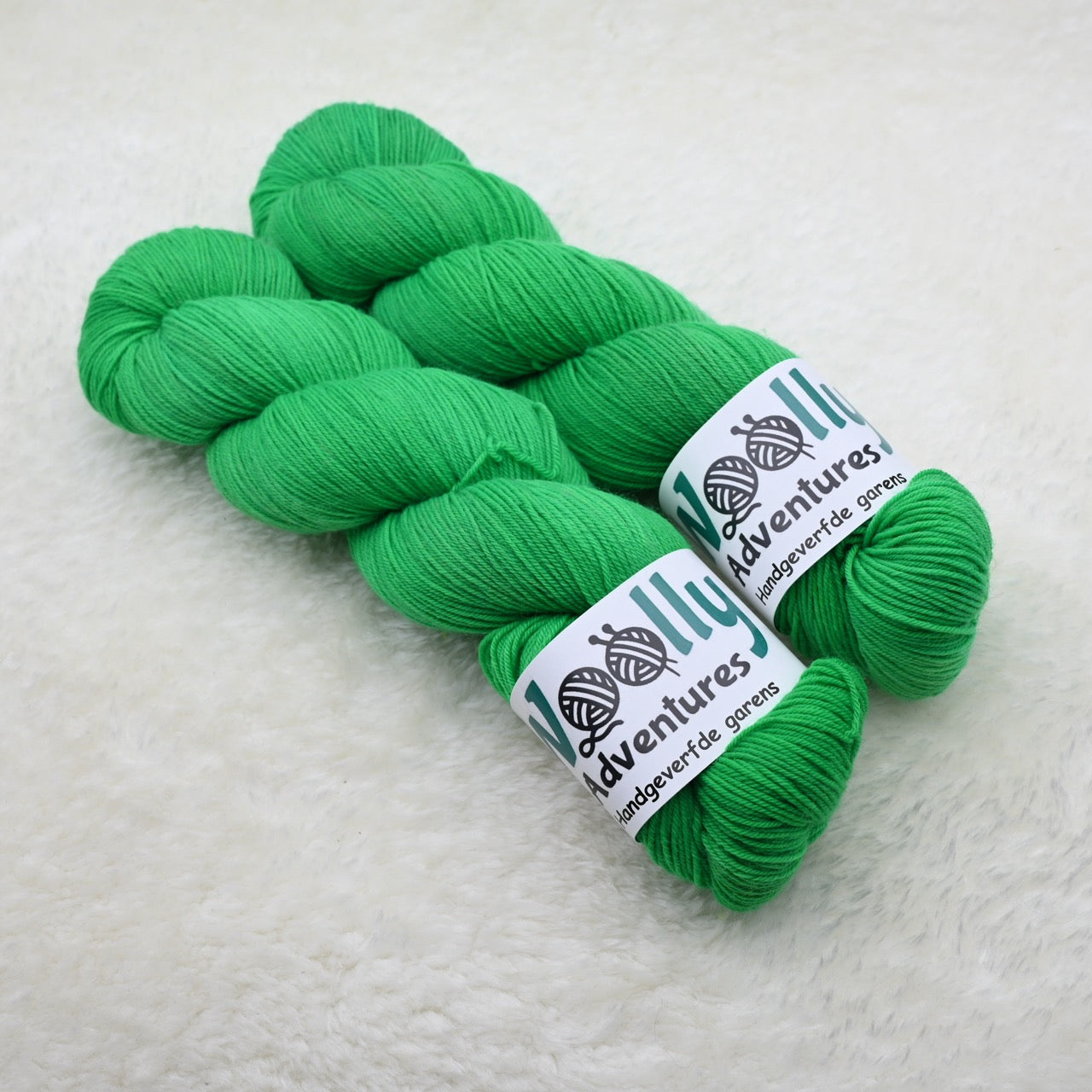 Woolly Adventures handgeverfd merino sock garen - groen