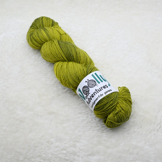 Woolly Adventures handgeverfd merino sock sparkle garen - gras