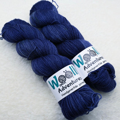 PH 'DONKERBLAUW MET EEN TWIST'