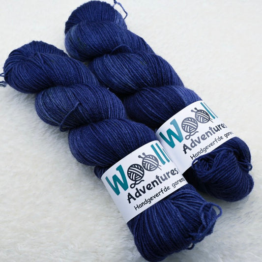PH 'DONKERBLAUW MET EEN TWIST'