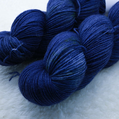 PH 'DONKERBLAUW MET EEN TWIST'