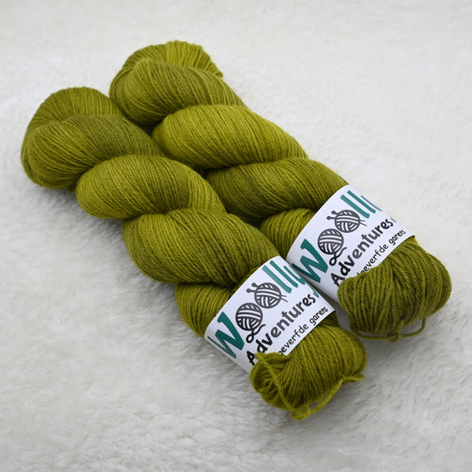 Woolly Adventures handgeverfd peruvian highland garen - gras